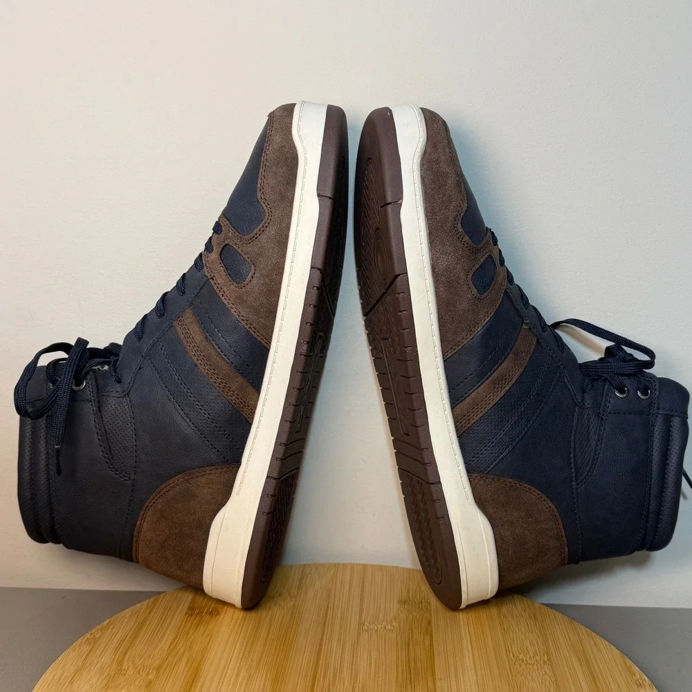 Levis step into